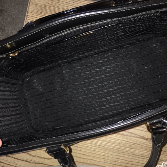 Black Prada tote - Picture 2 of 3